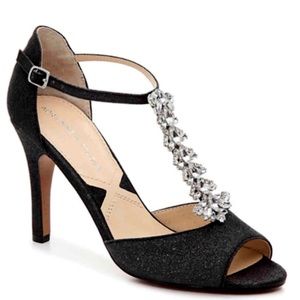 New Women’s Adrienne Vittadini Gina T-strap heels Size 8 💎